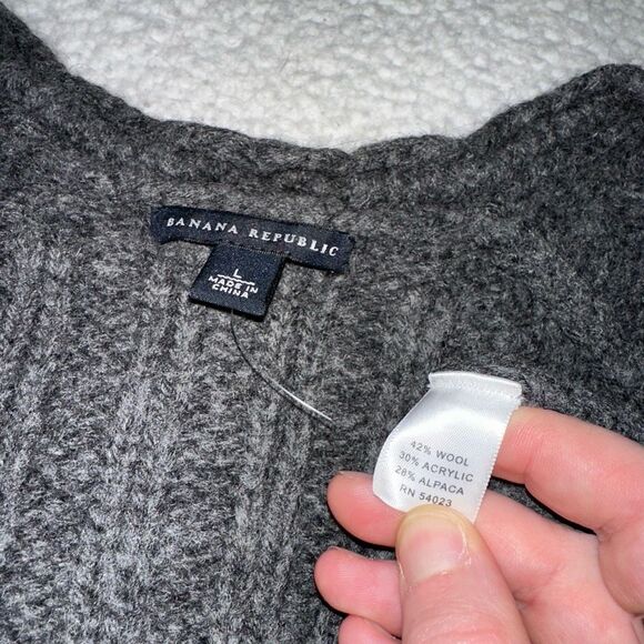 Banana Republic Large Cable Knit Wool Alpaca Short Sleeve V Neck Sweater NWOT - Picture 6 of 10